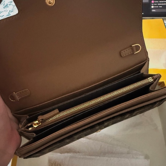 Fendi Wallet on Chain (Gold Hardware) - Picture 4 of 6